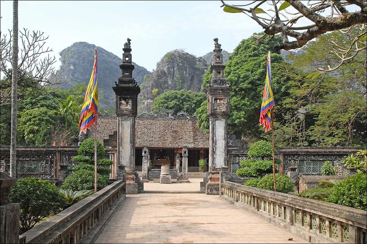 Temple Commémoratif Au Roi Dinh Tien Hoang (hoa Lu)